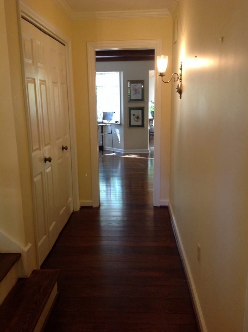 Decorating Dilemma: Linda's Narrow Foyer - How to Decorate