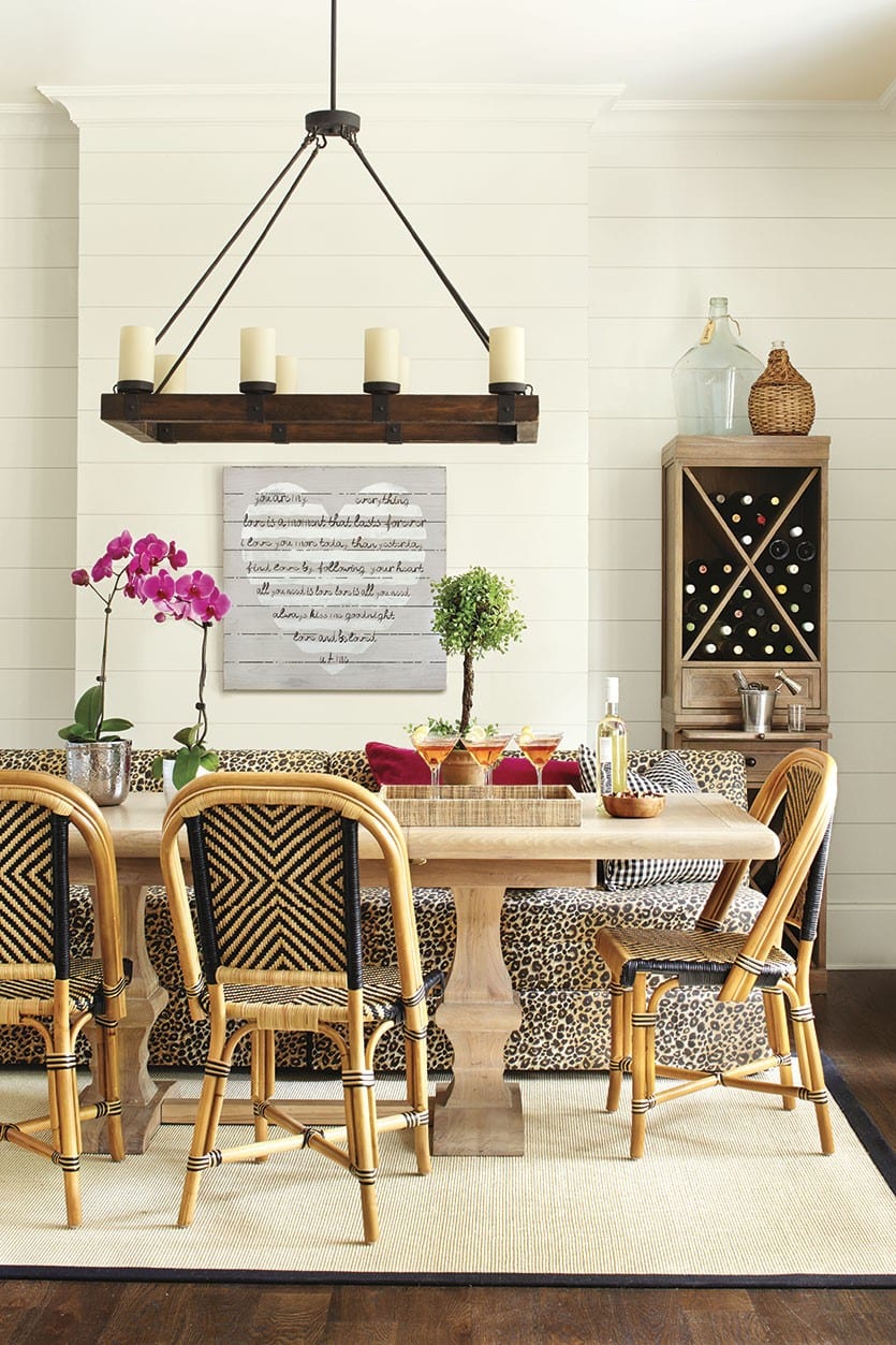 Banquette upholstered in leopard