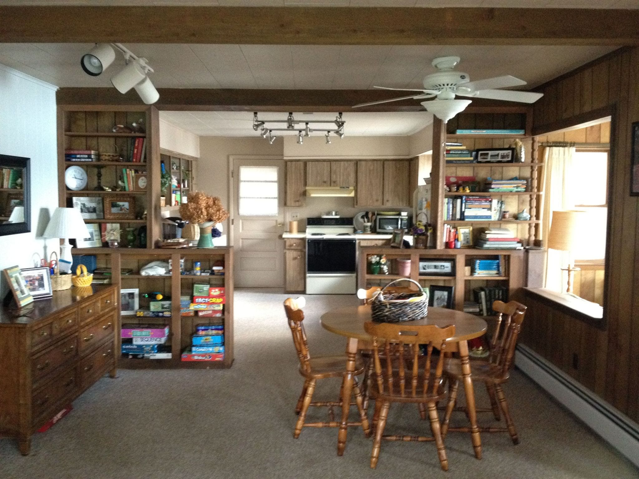 end of room looking at kitchen