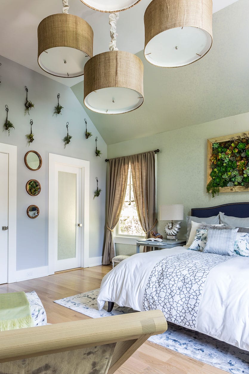 Elise Som's bedroom in the 2015 Traditional Home Hamptons Designer Showhouse