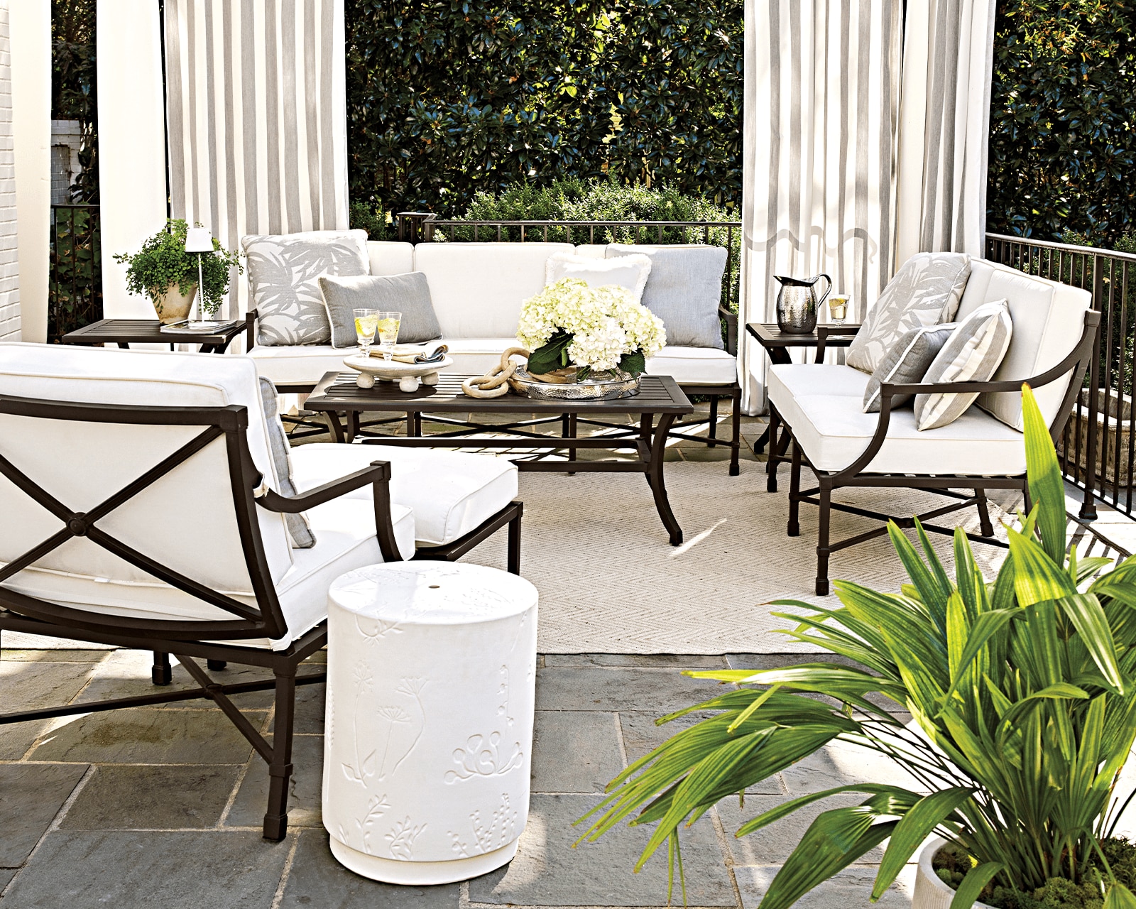 Outdoor Furniture 15 Ways to Arrange Your Porch