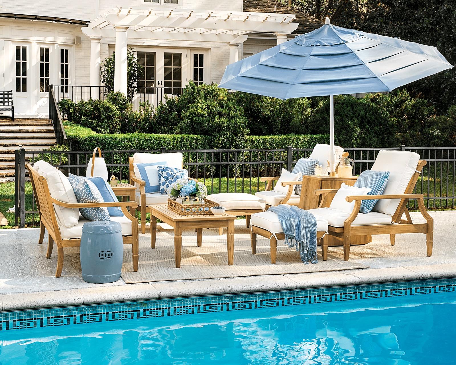 Mixed and Matched Outdoor Furniture Options