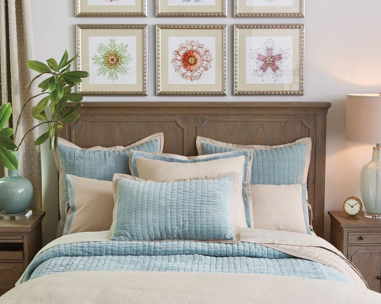 How to Arrange Decorative Toss Pillows on Bed