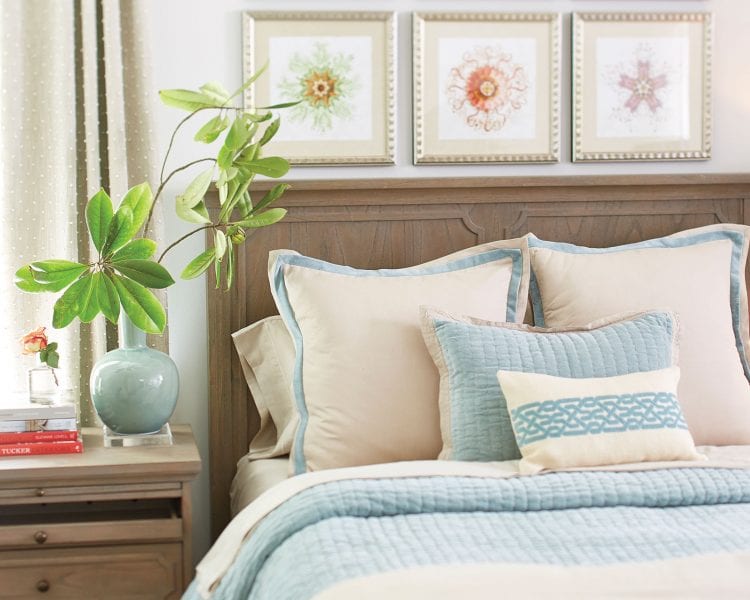 How to Arrange Decorative Pillows for Bed