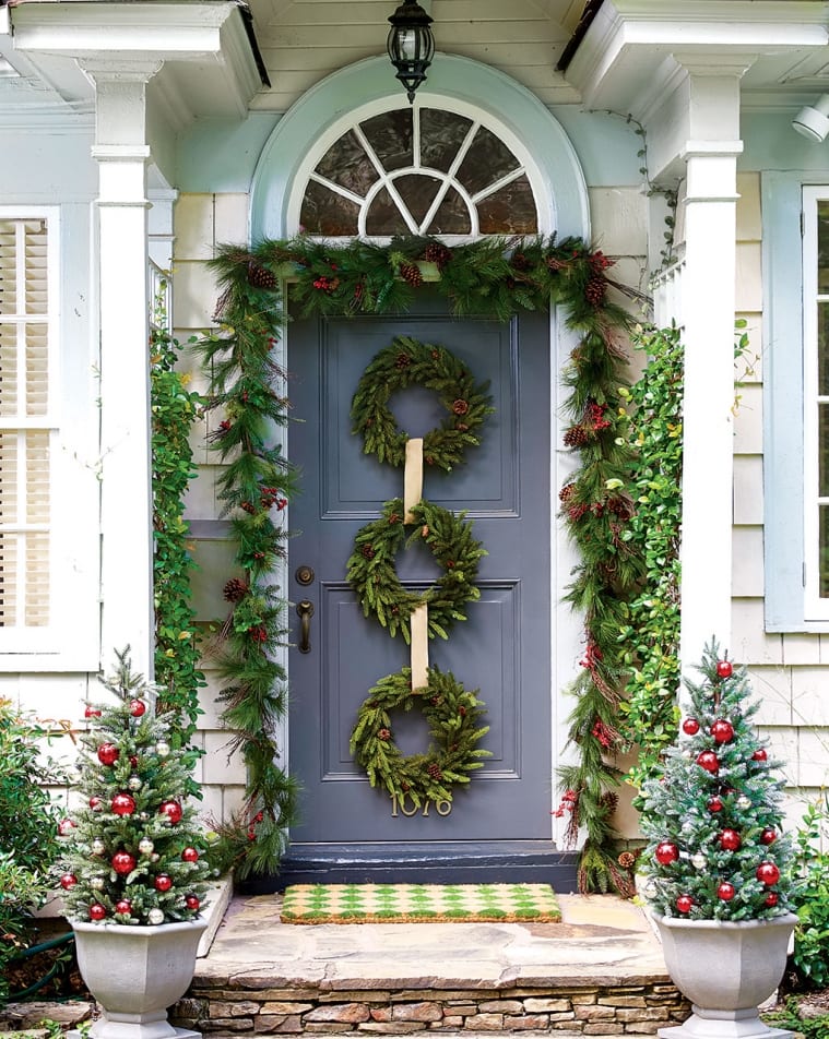 10 Front Doors Styled with Outdoor Christmas Decorations