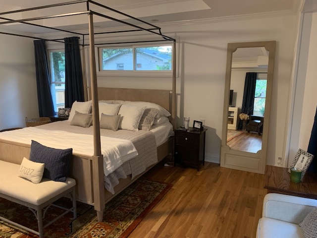 Poster bed in master bedroom with patterned rug