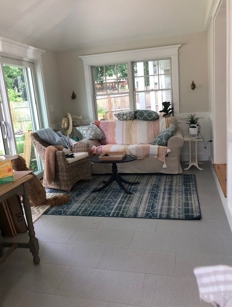 L shaped entryway in Elizabeth's home