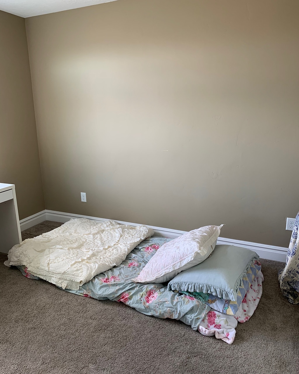 Bedding on floor showing where daybed would go